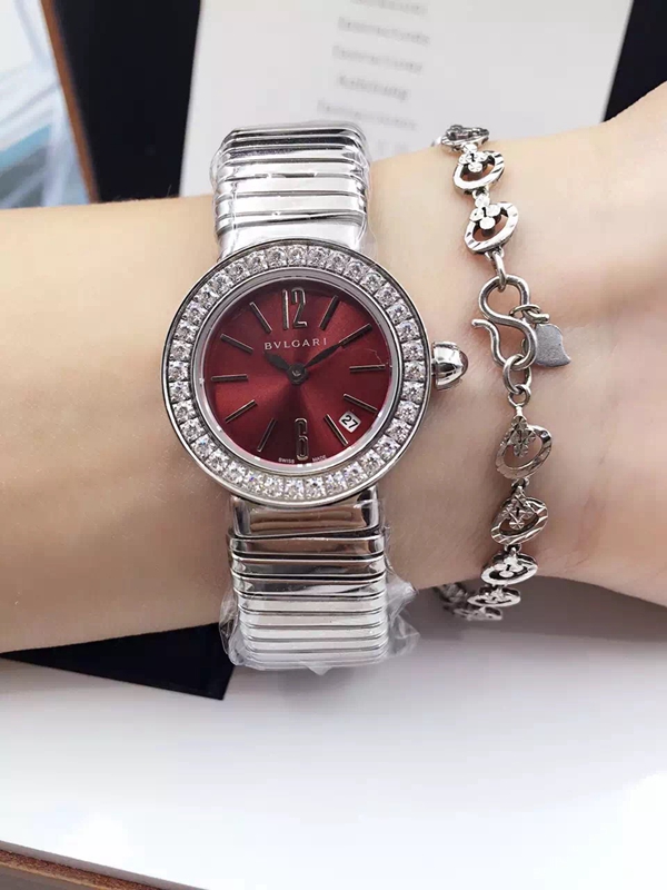 ブルガリ時計正面デザイン